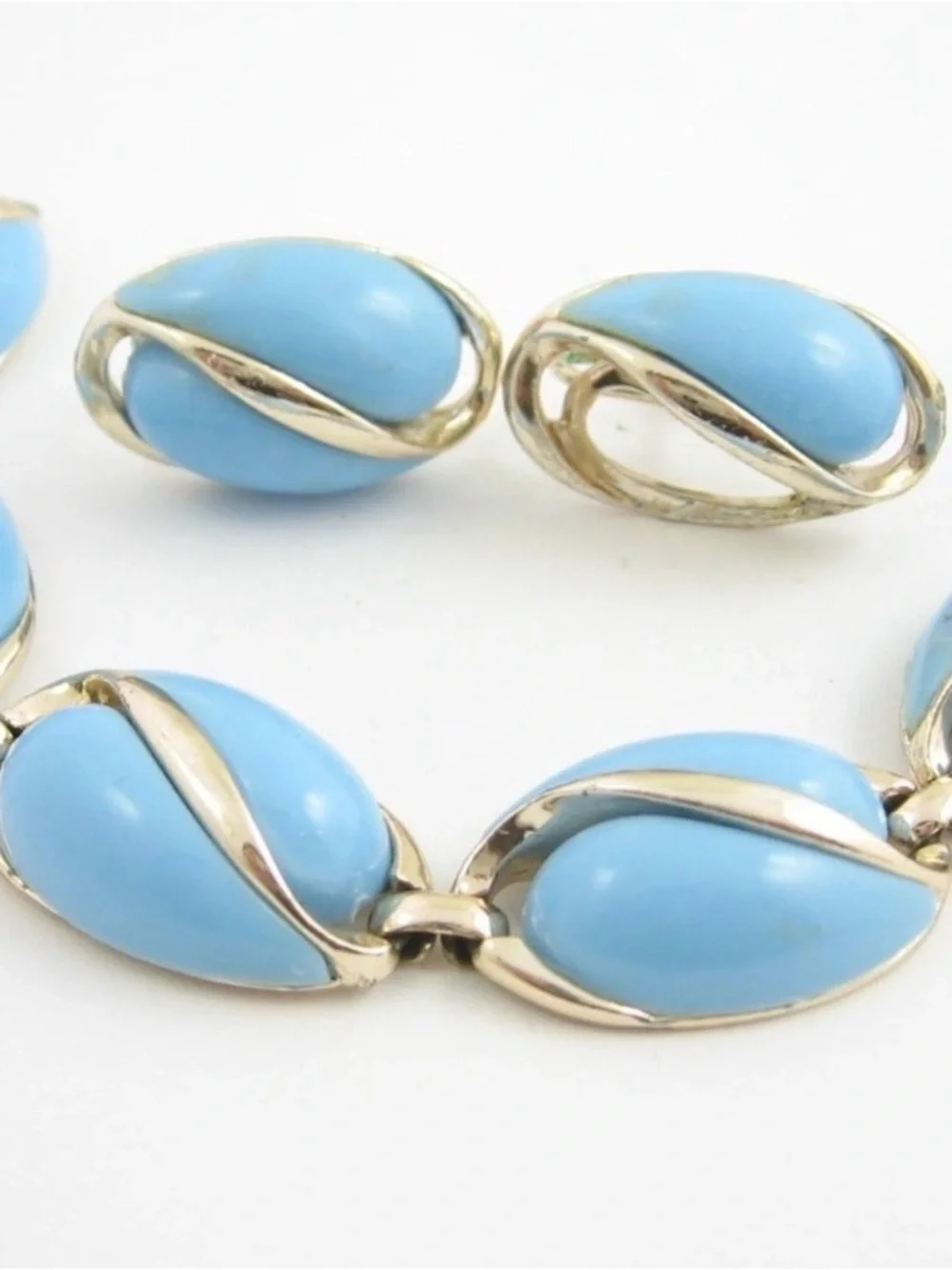Light Blue Yin Yang TEARDROPS Link BRACELET Vintage Goldtone 7 1/4